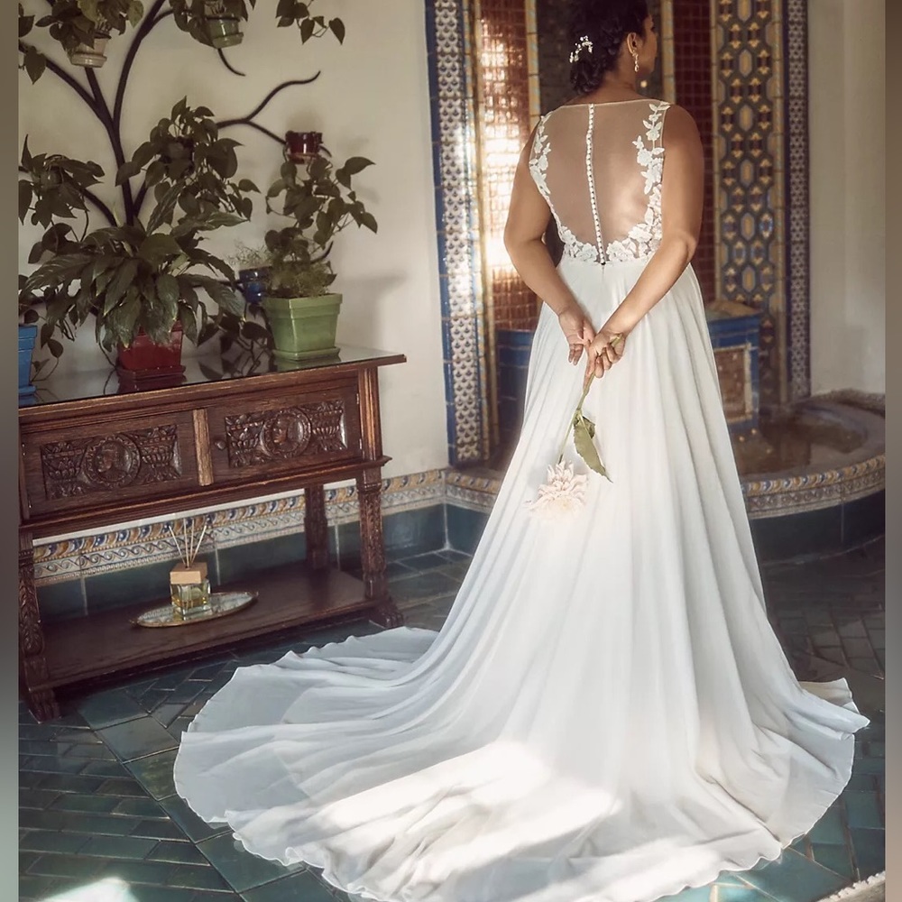 Jenny by Jenny Yoo Elinor Deep V-Neck Lace & Illusion Wedding Gown - Picture 6 of 10